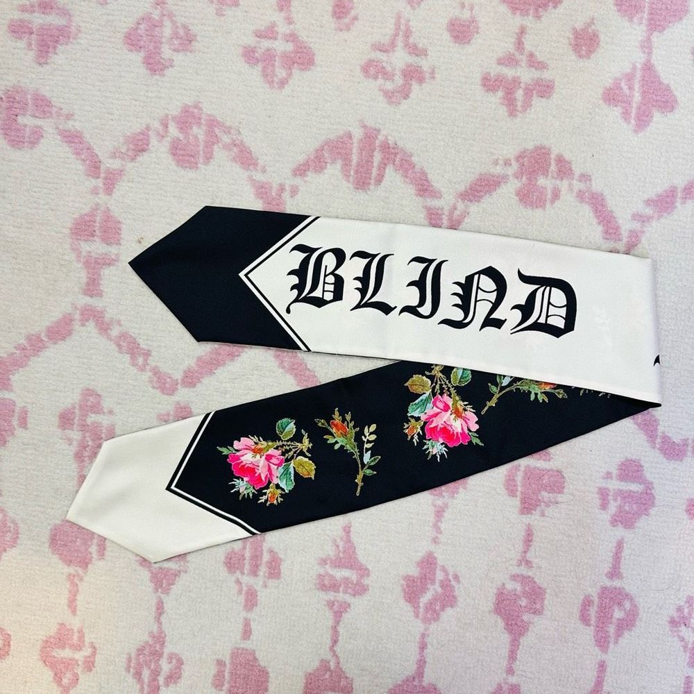 Gucci Blind For Love Neck Bow Scarf In Black and white Silk Bag Scarf - Picture 6 of 9